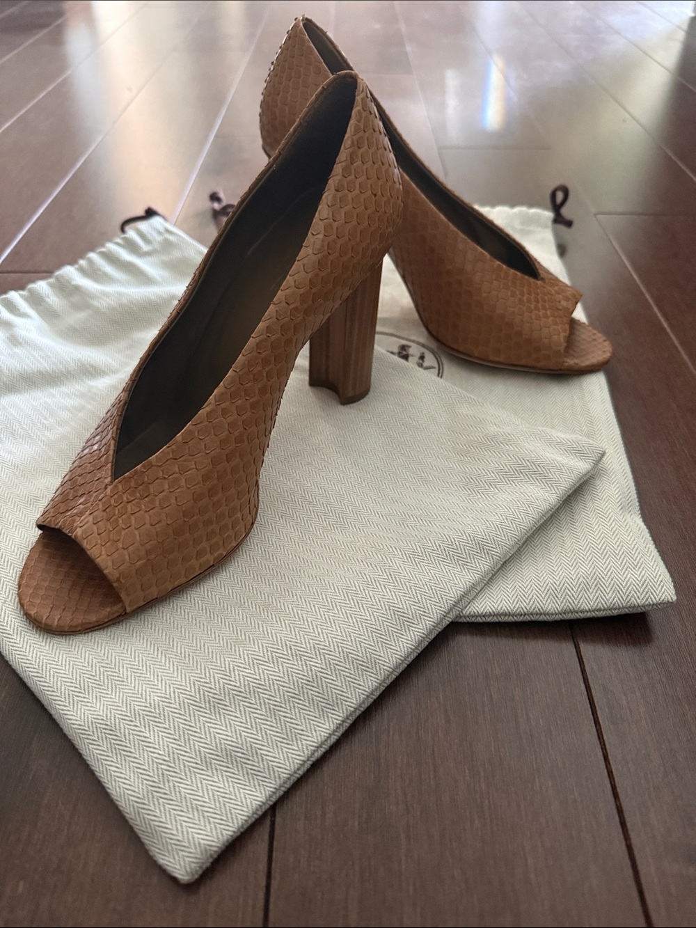 Women's Open-Toe Tan Heels - Classic Textured Block Heel